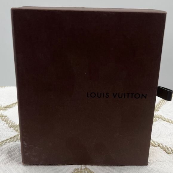 Empty Louie Vuitton belt box. - Picture 1 of 11